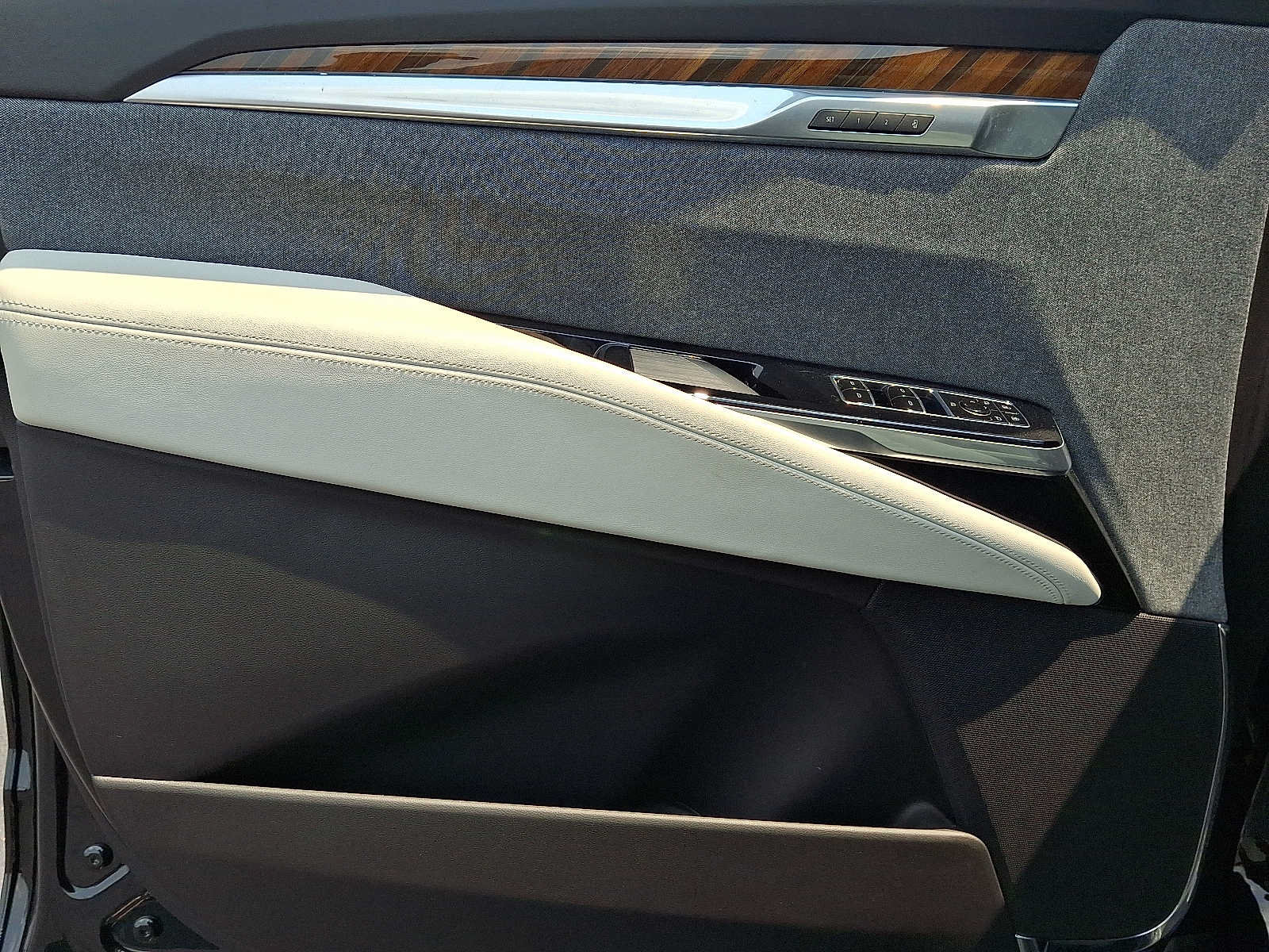 Used 2025 Cadillac Escalade Sport Platinum w/ LPO, Floor Liner Package AWD/4WD image 13