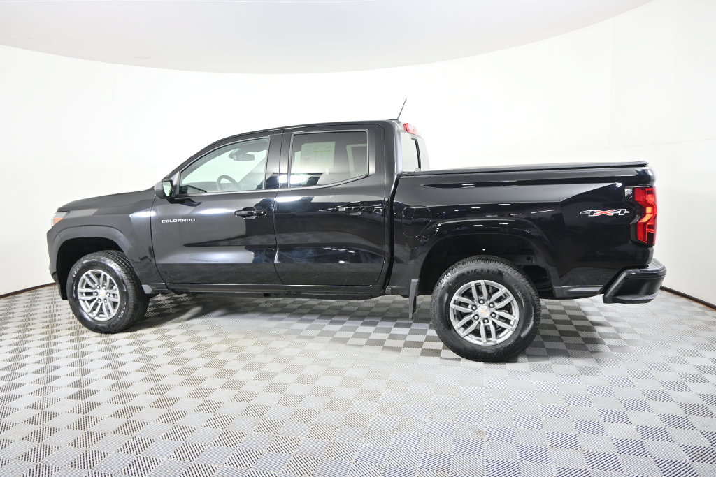 Used 2026 Chevrolet Colorado LT w/ Advanced Trailering Package AWD/4WD image 3