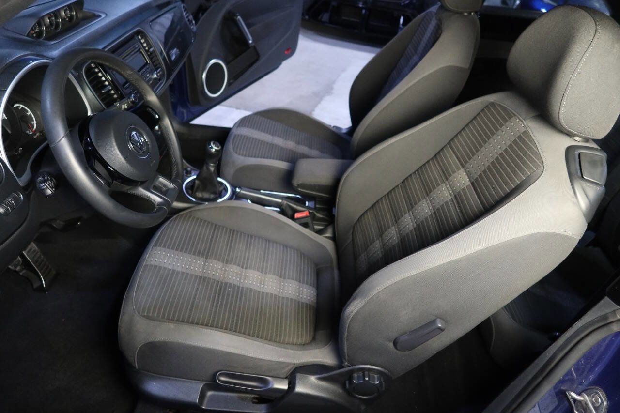 Used 2013 Volkswagen Beetle 2.0T image 18