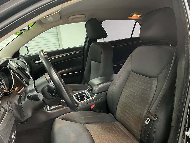 Used 2022 Chrysler 300 Touring w/ Sport Appearance Package image 9