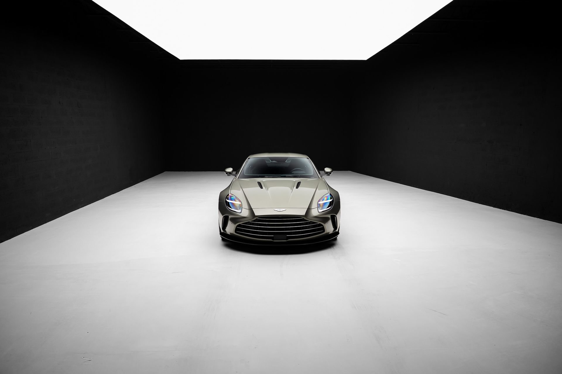Used 2025 Aston Martin V8 Vantage Coupe RWD image 74