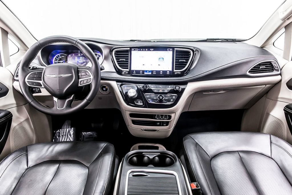 Used 2022 Chrysler Pacifica Touring-L FWD image 16