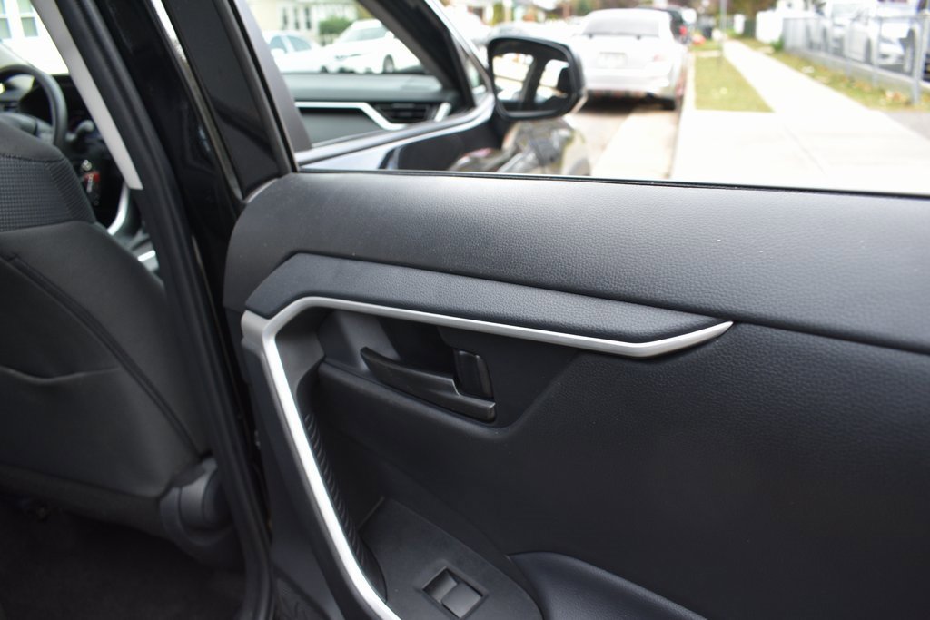 Used 2025 Toyota RAV4 LE image 30