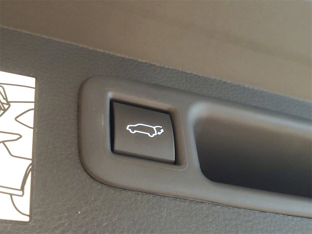 Used 2023 Toyota Highlander Limited image 9