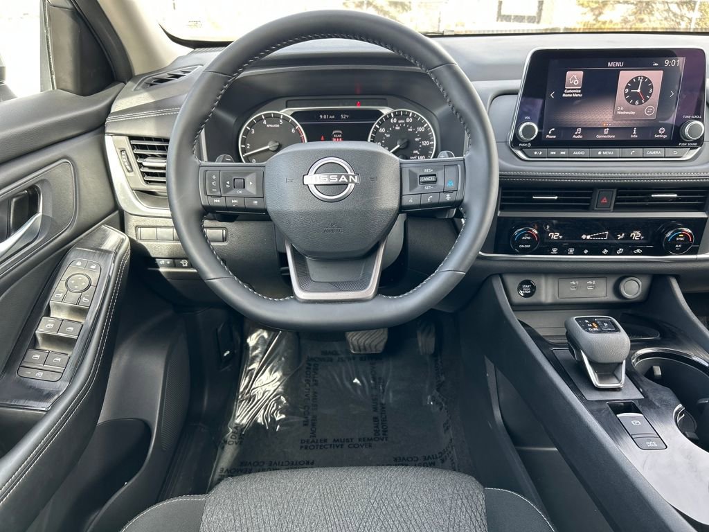 Used 2025 Nissan Rogue SV image 9