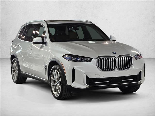 Certified 2024 BMW X5 sDrive40i w/ Premium Package RWD image 3