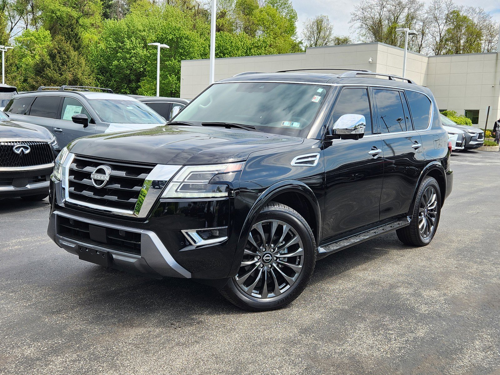 Used 2024 Nissan Armada Platinum w/ Captain's Chairs Package AWD/4WD image 1