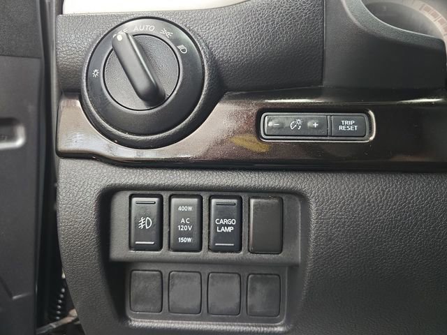 Used 2017 Nissan Titan SV image 30