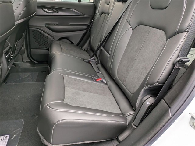 New 2025 Jeep Grand Cherokee Altitude image 26