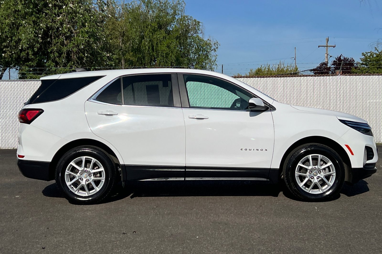 Used 2024 Chevrolet Equinox LT image 3