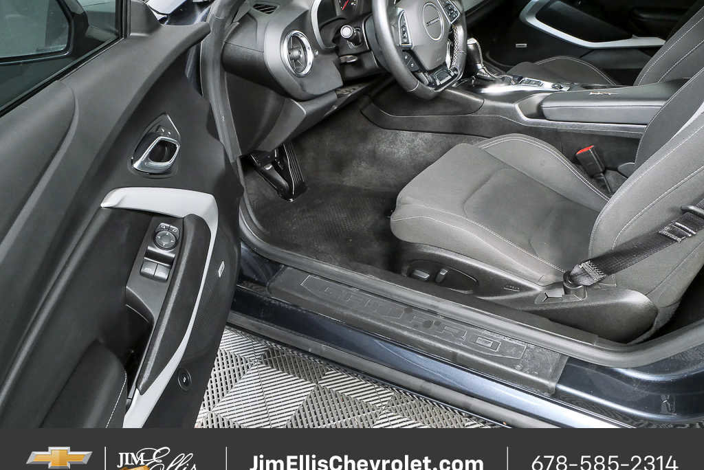 Used 2019 Chevrolet Camaro LT w/ Technology Package image 6