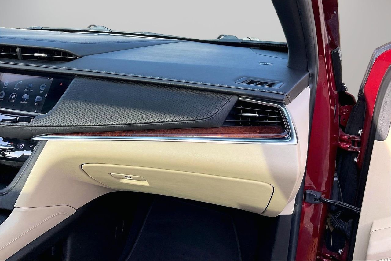 Used 2017 Cadillac XT5 Luxury w/ Driver Awareness Package image 22