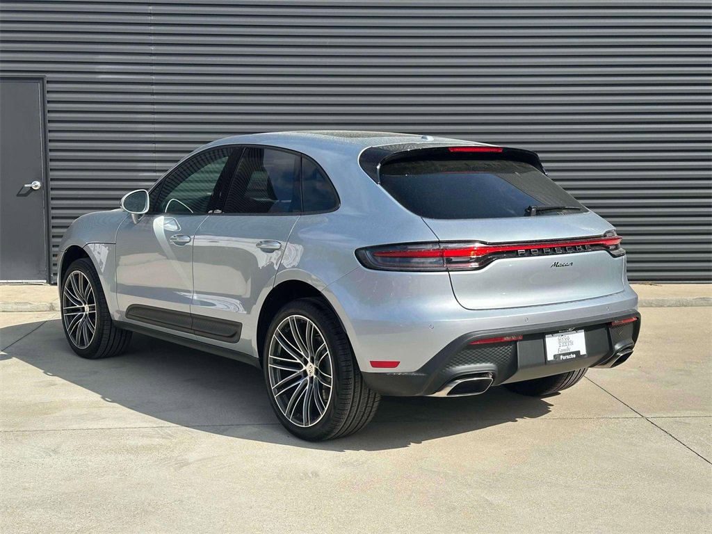 Used 2025 Porsche Macan image 3