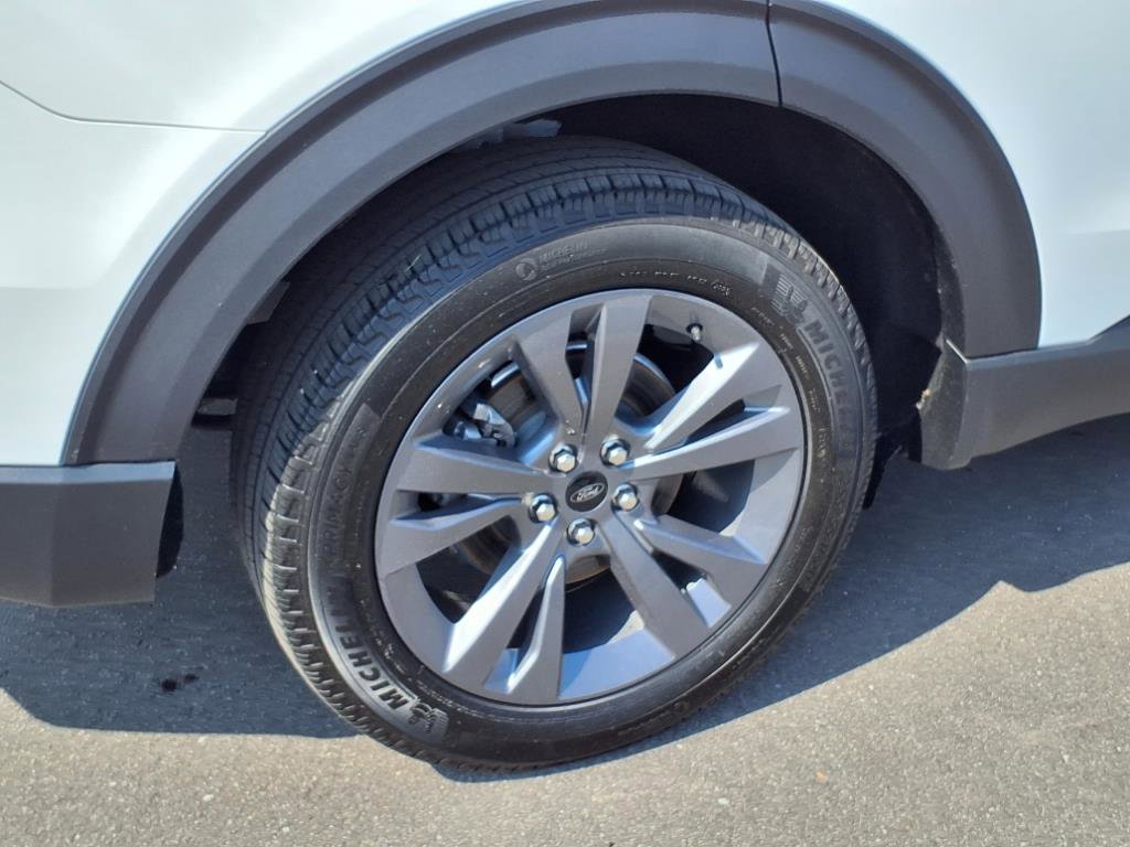 Certified 2023 Ford Explorer XLT w/ Equipment Group 202A image 27