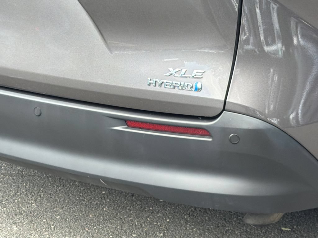 Used 2023 Toyota Sienna XLE AWD/4WD image 5