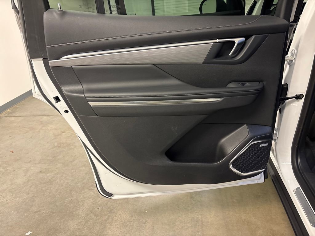 Certified 2025 Buick Enclave Preferred image 31