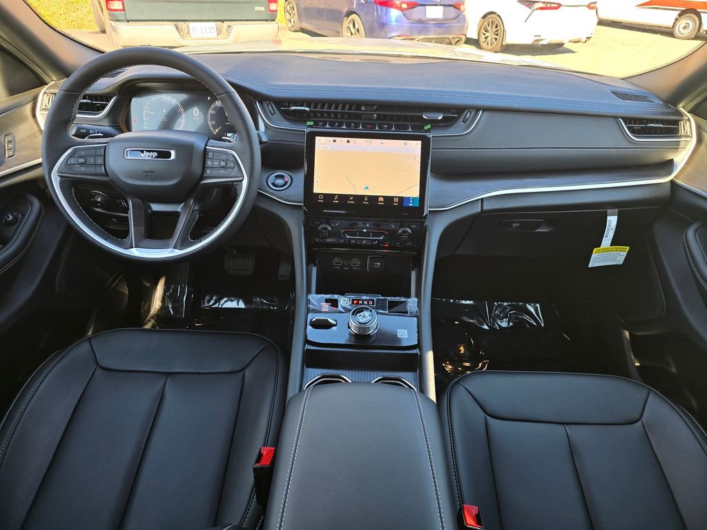 New 2025 Jeep Grand Cherokee Limited w/ Black Appearance Package image 7
