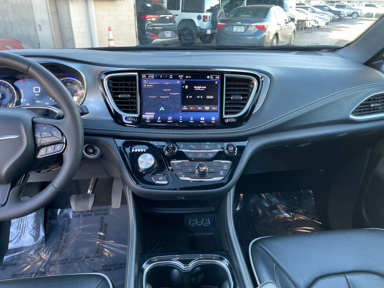 Used 2025 Chrysler Pacifica Limited image 17