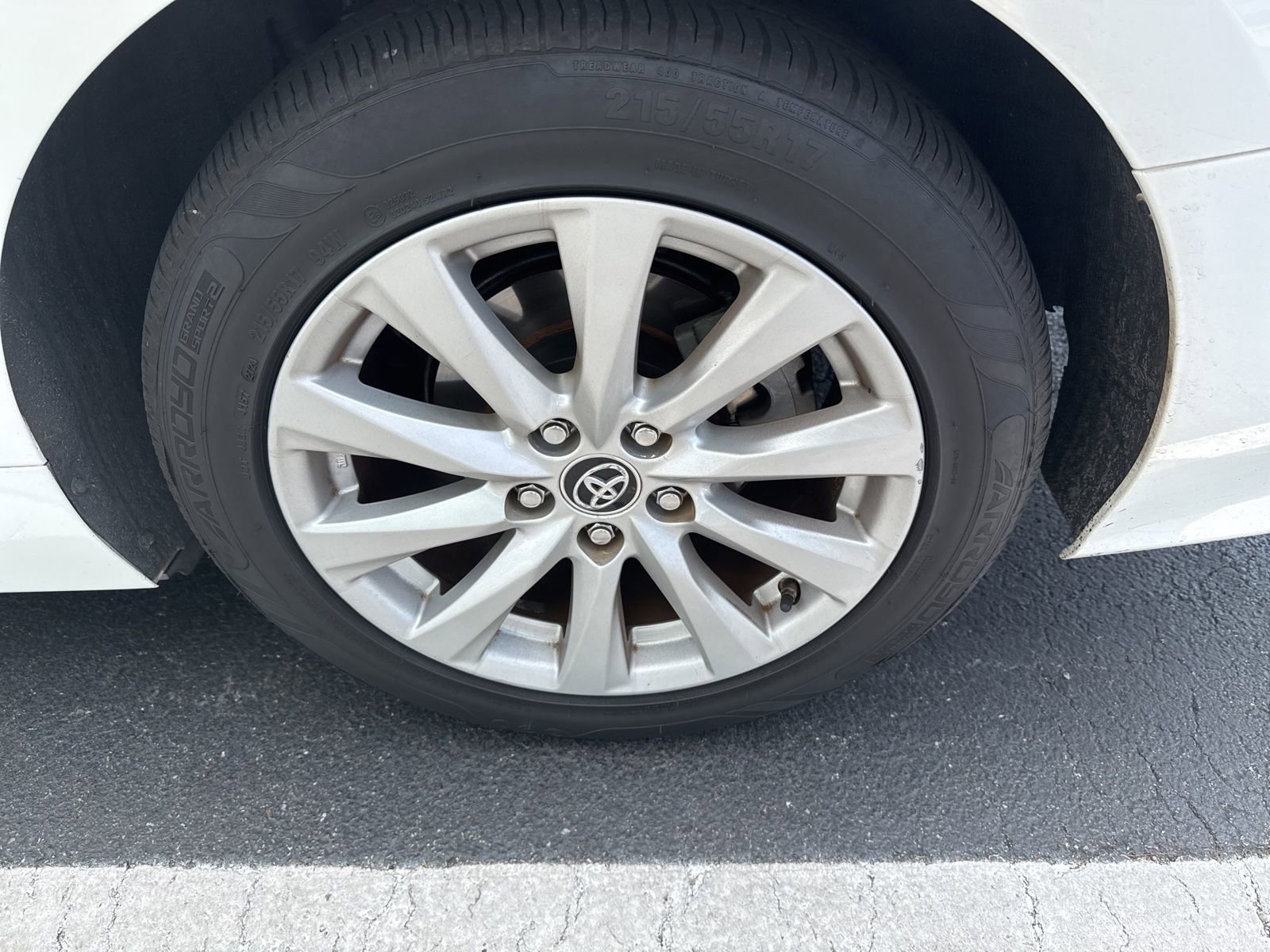 Used 2018 Toyota Camry LE FWD image 8