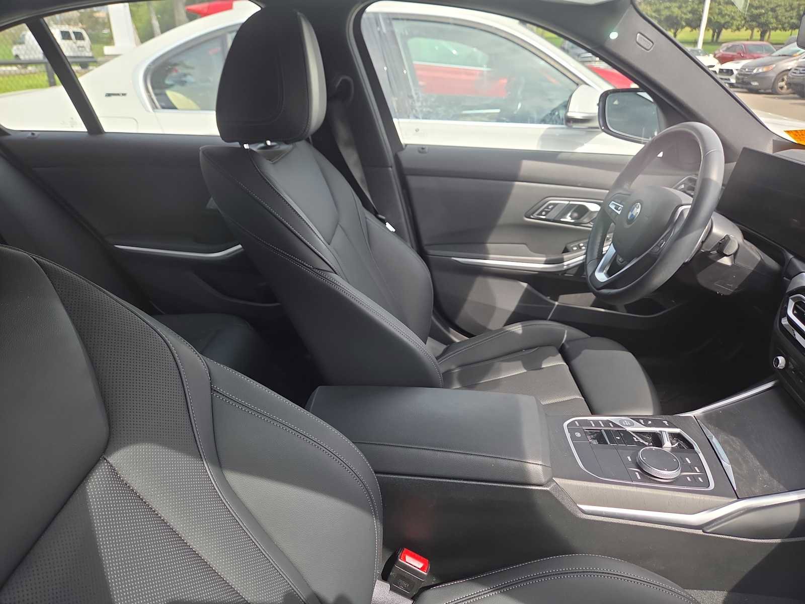 Used 2023 BMW 330i xDrive 330i xDrive w/ Driving Assistance Package image 10