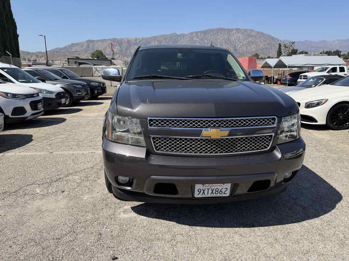 Used 2011 Chevrolet Suburban LS w/ Regional Value Package RWD image 2