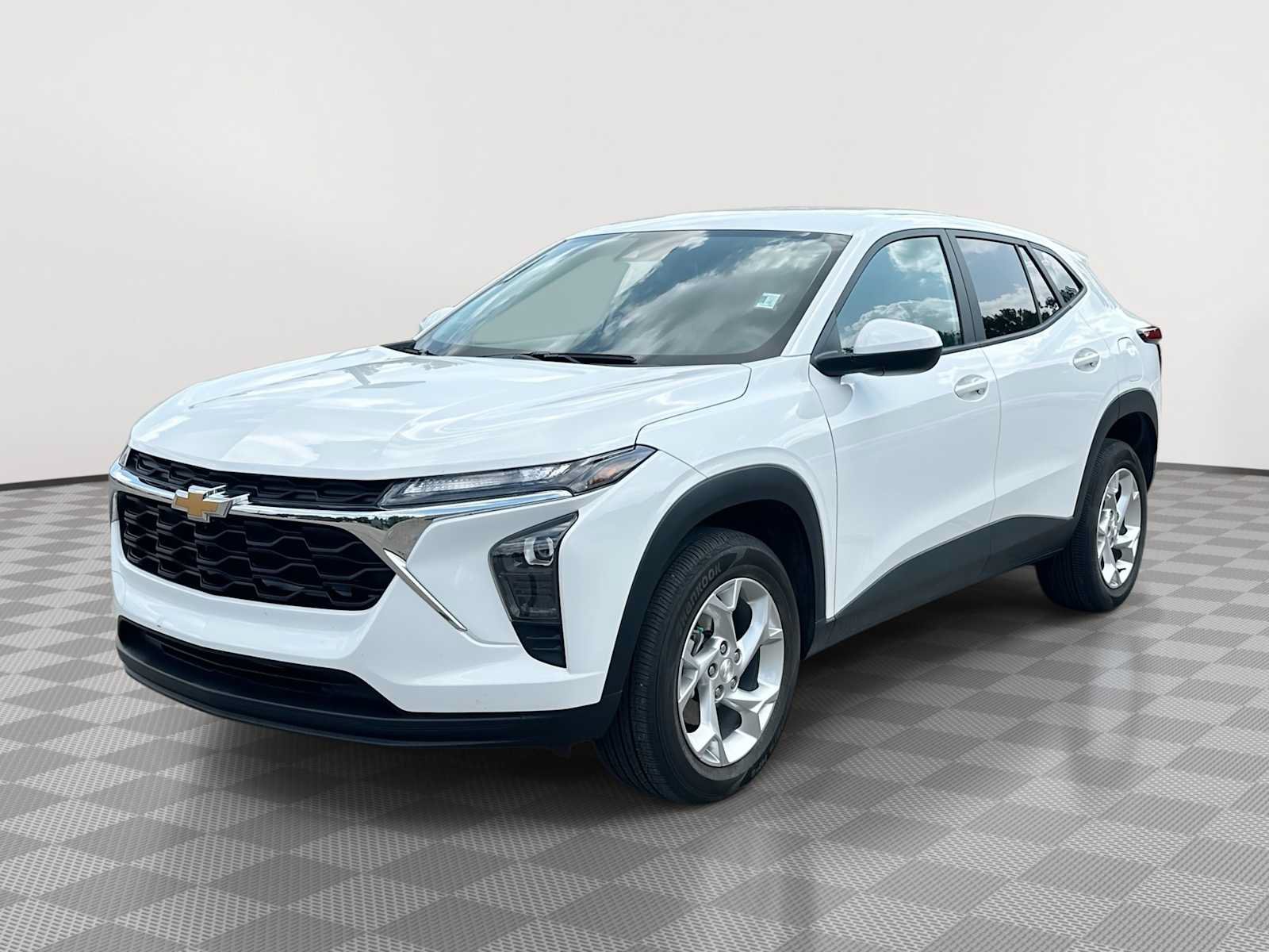 Used 2024 Chevrolet Trax LS w/ LS Convenience Package FWD image 1