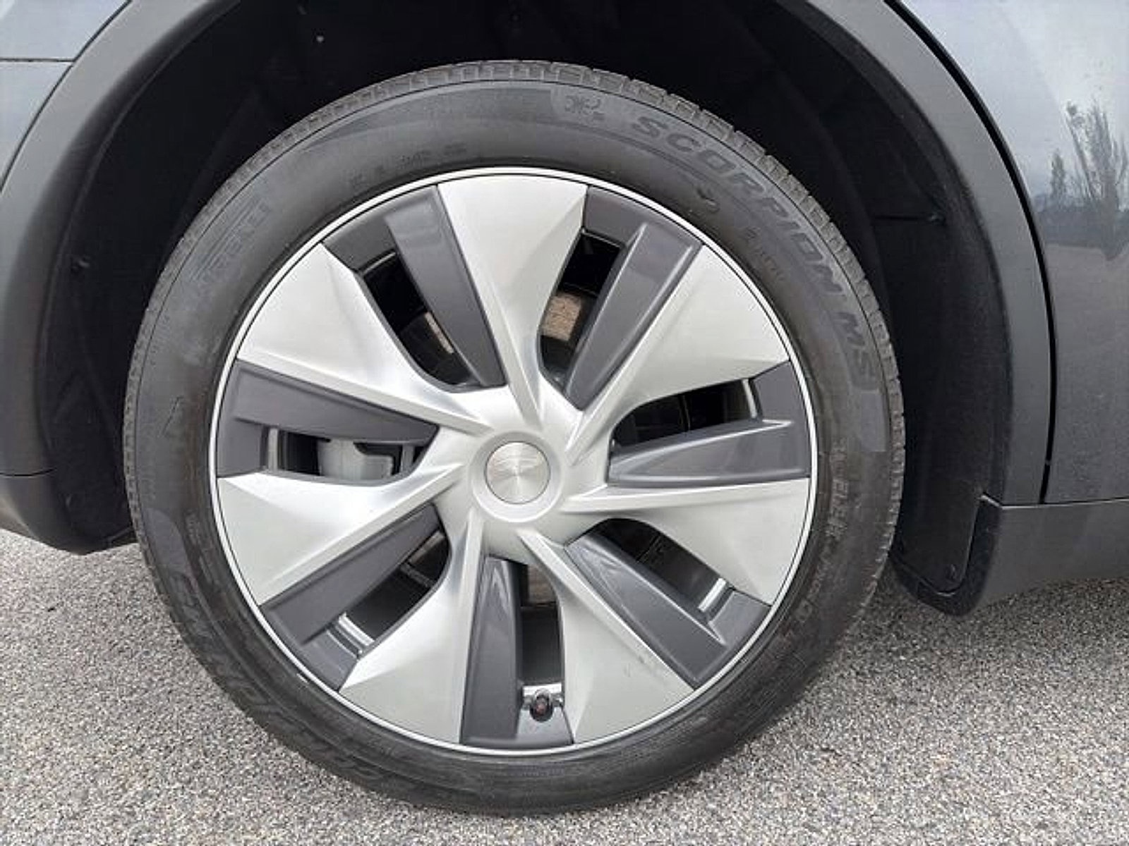 Used 2024 Tesla Model Y Long Range AWD/4WD image 22