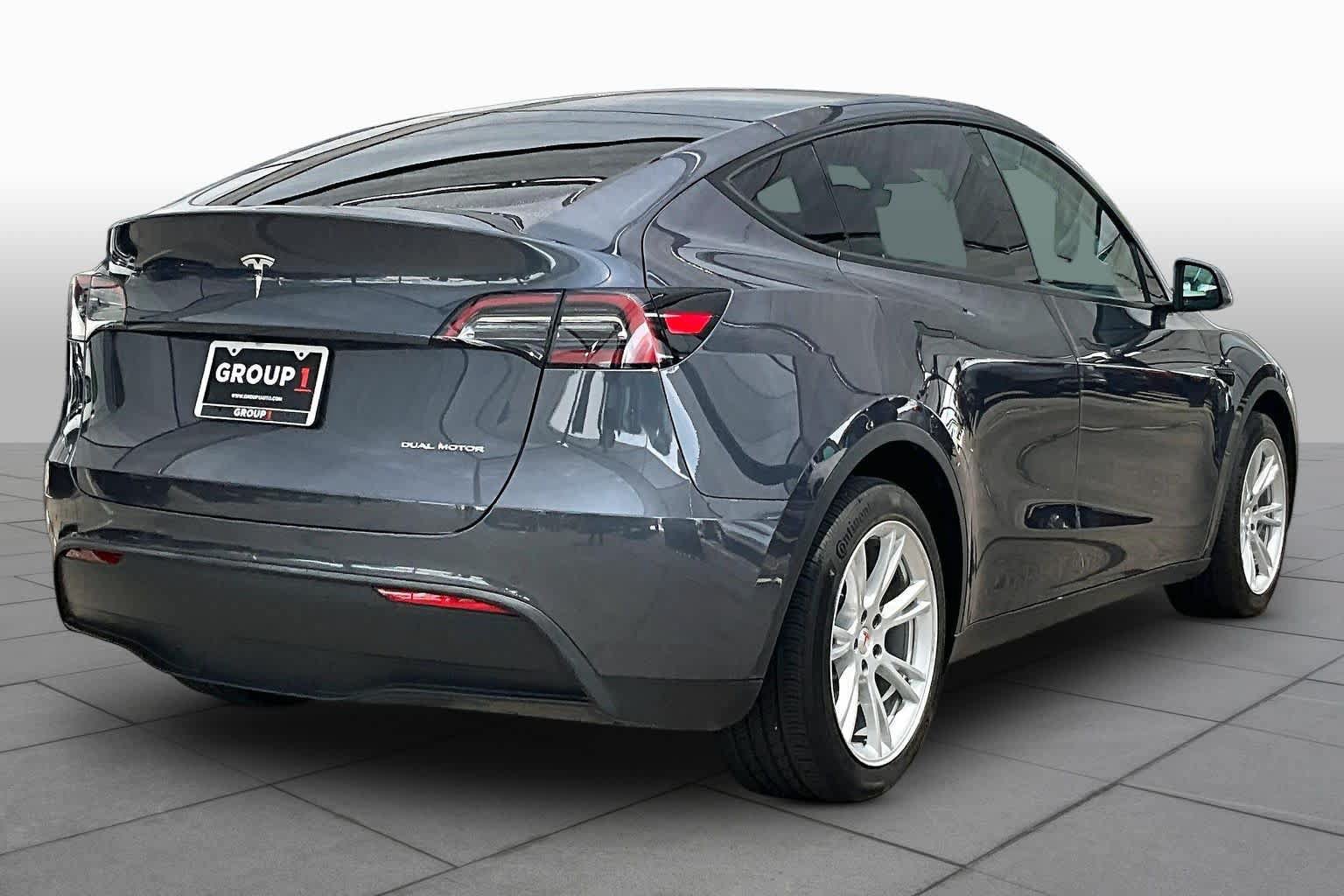 Used 2022 Tesla Model Y Long Range AWD/4WD image 10