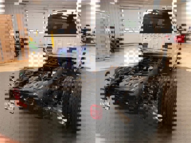 New 2025 Ford F550 4x4 Crew Cab image 8