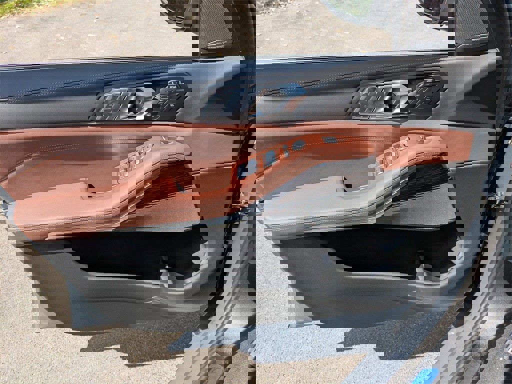 New 2026 BMW X7 xDrive40i w/ Premium Package image 7