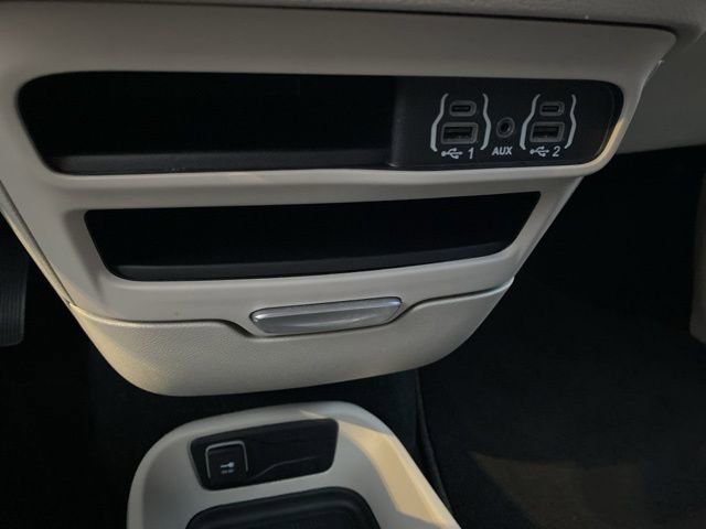 Used 2024 Chrysler Pacifica Touring-L image 29