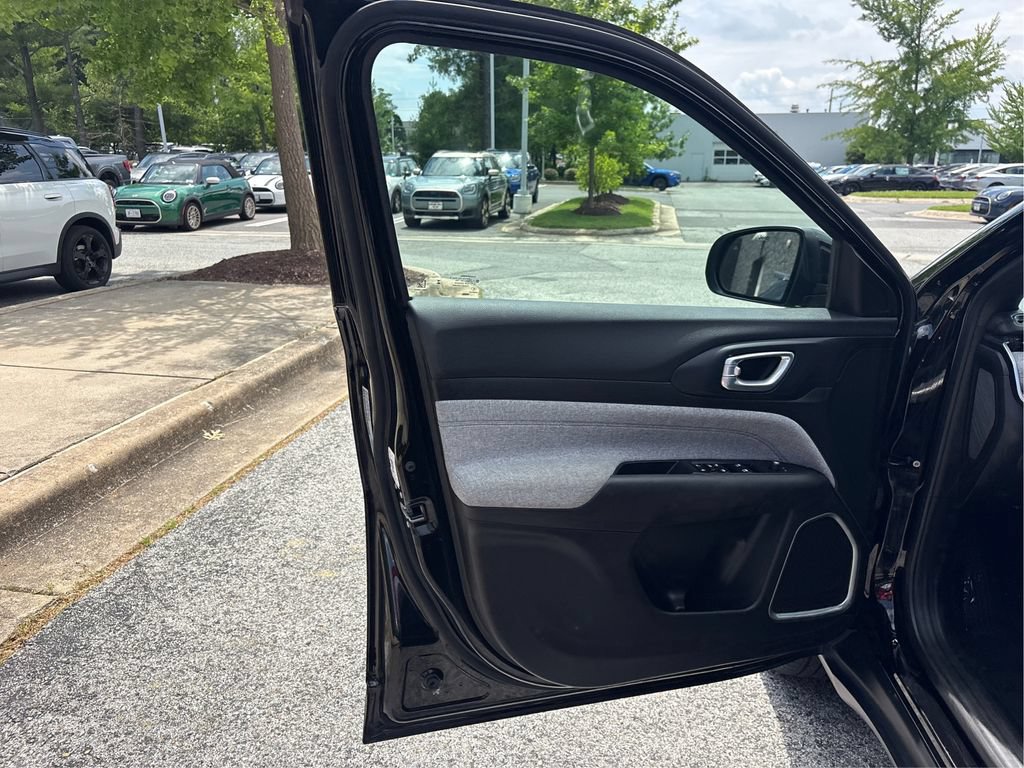 Used 2024 Jeep Compass Latitude AWD/4WD image 19