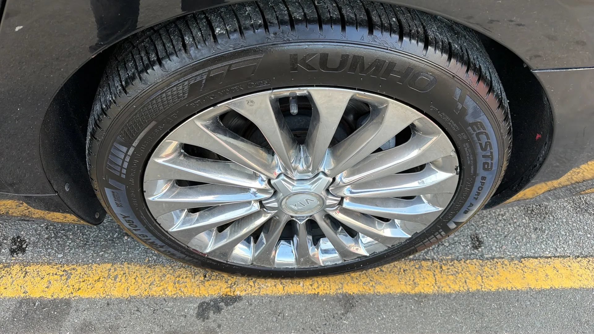 Used 2017 Kia K900 Luxury w/ VIP Plus Package RWD image 9