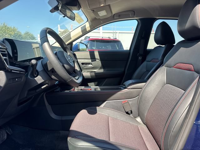 Used 2025 Nissan Kicks SR AWD/4WD image 13