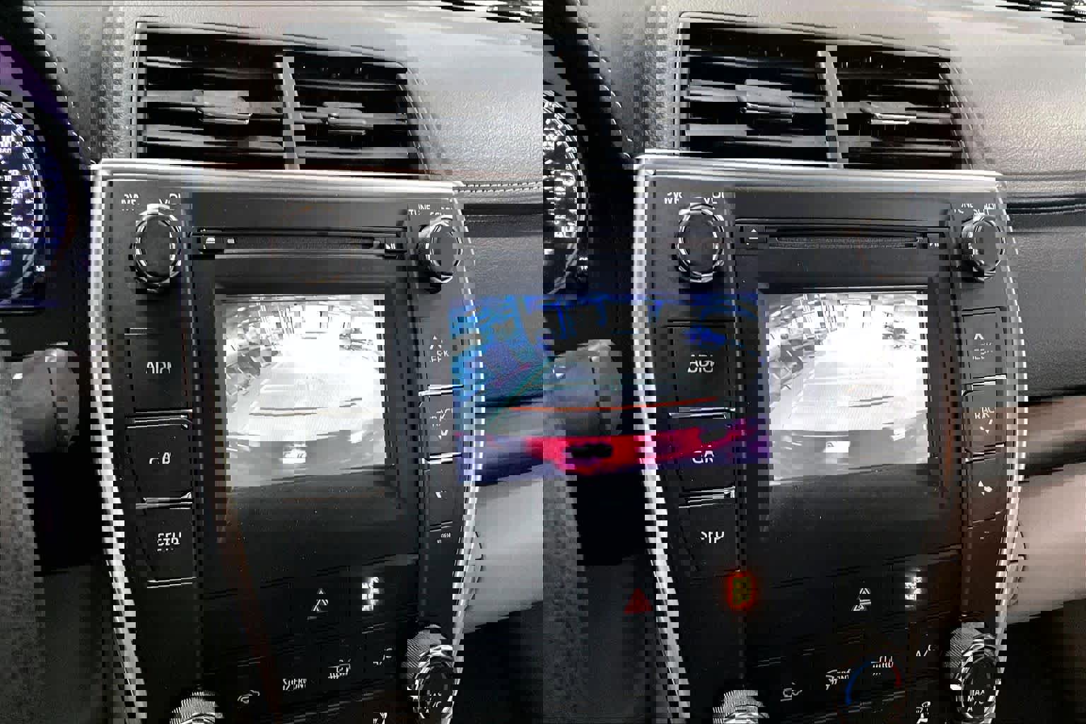 Used 2017 Toyota Camry LE FWD image 23