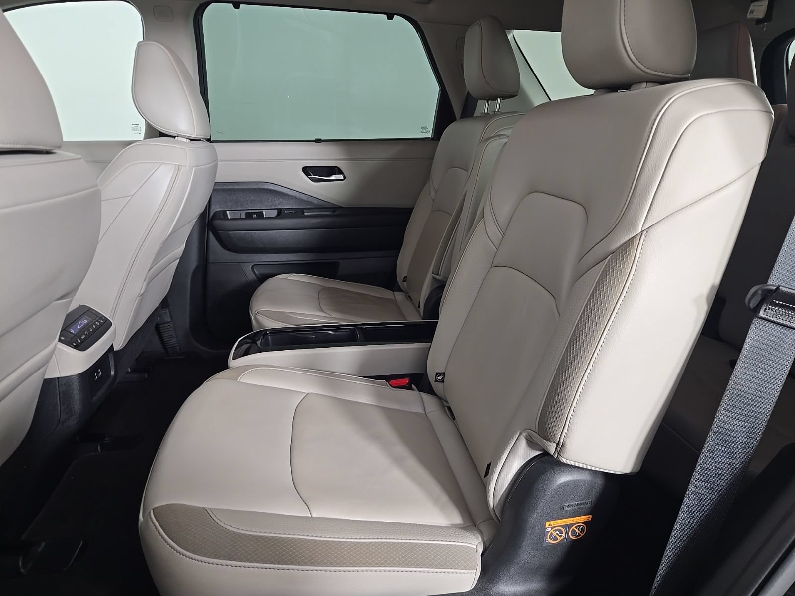 Used 2025 Nissan Pathfinder SL w/ SL Premium Package FWD image 12