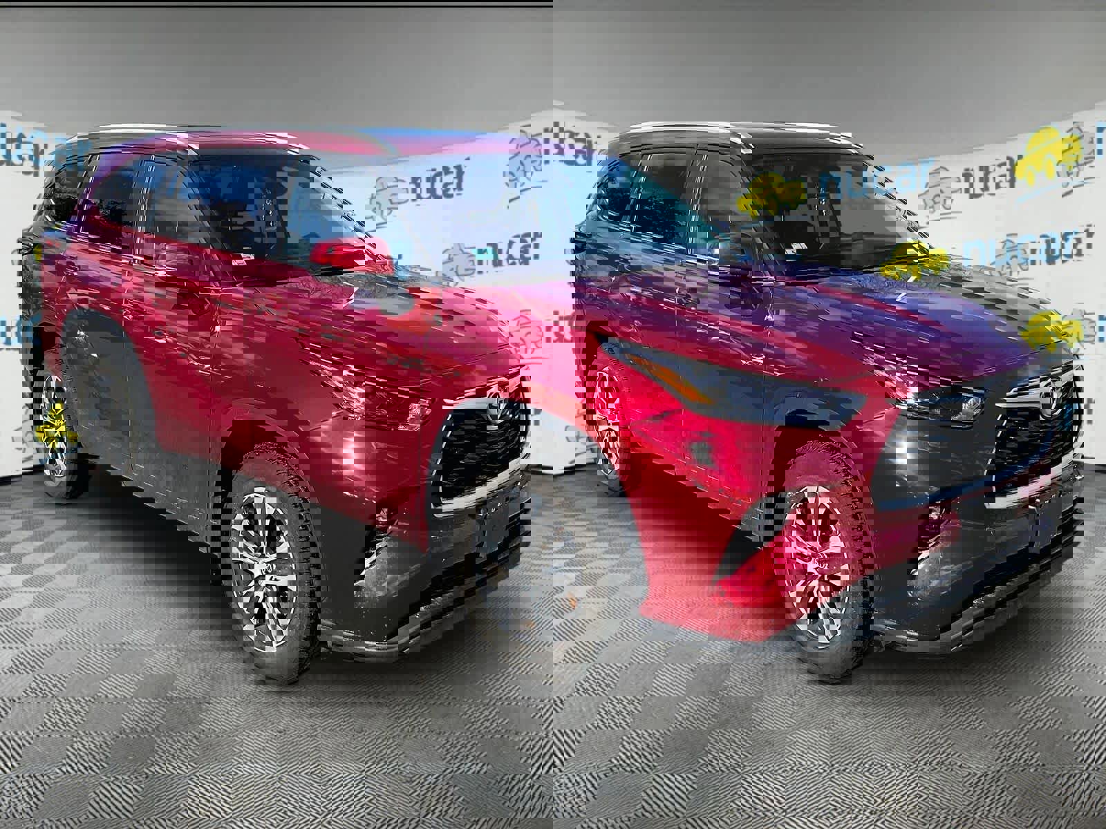 Certified 2024 Toyota Highlander XLE image 1