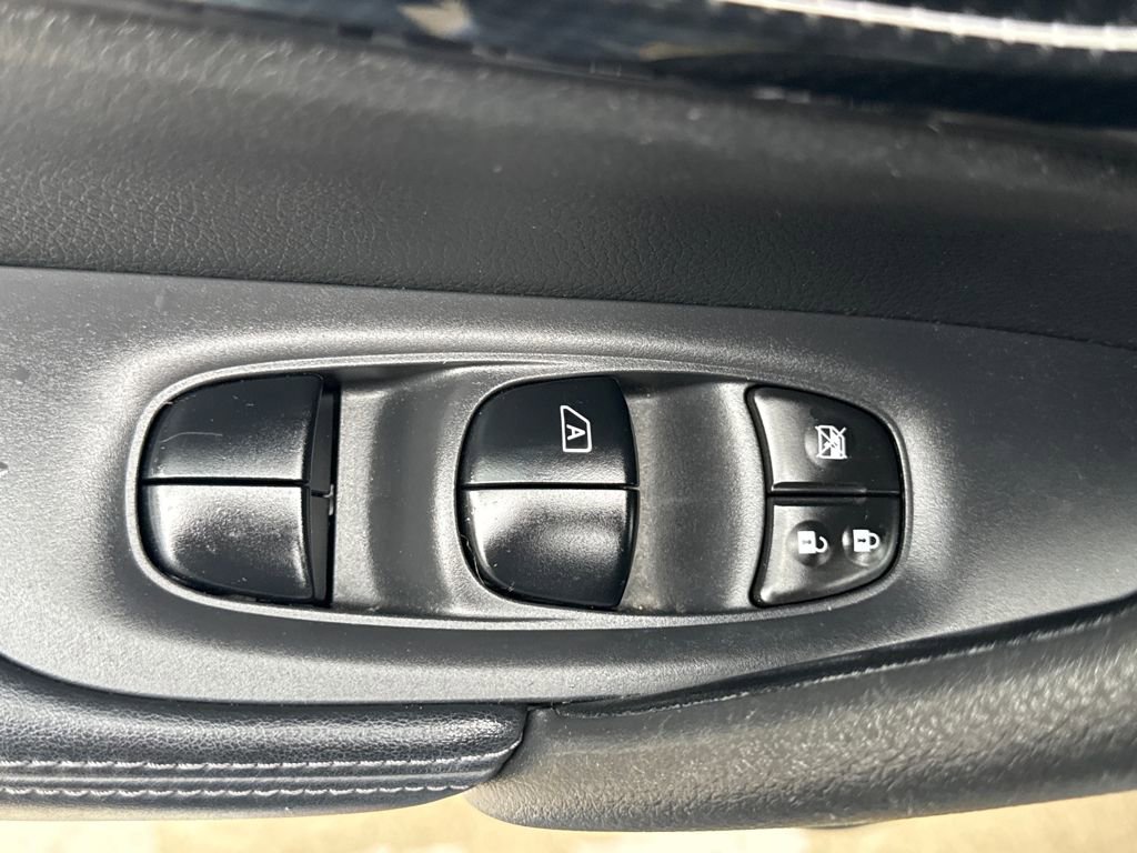 Used 2017 Nissan Rogue SL w/ SL Premium Package image 15