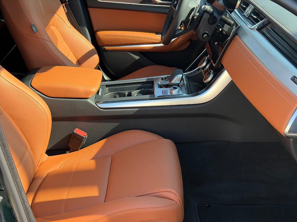 Used 2024 Jaguar XF R-Dynamic SE AWD/4WD image 18