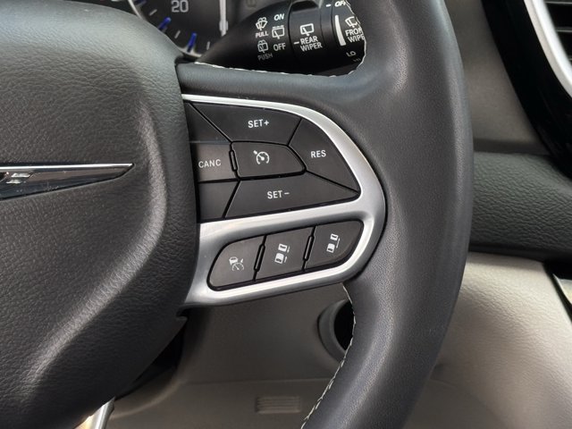 Used 2024 Chrysler Pacifica Touring-L FWD image 16