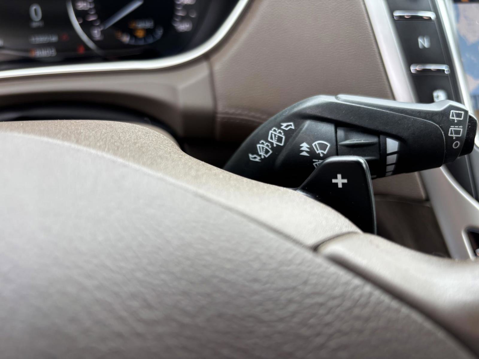 Used 2017 Lincoln MKX Reserve w/ Driver Assistance Package image 34