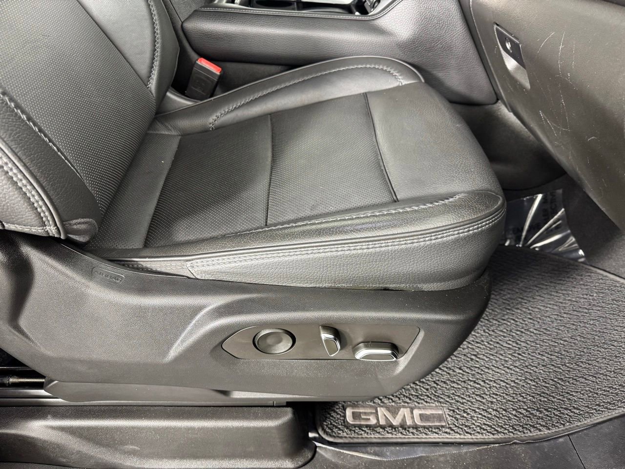 Used 2022 GMC Yukon XL Denali w/ Denali Premium Package image 36