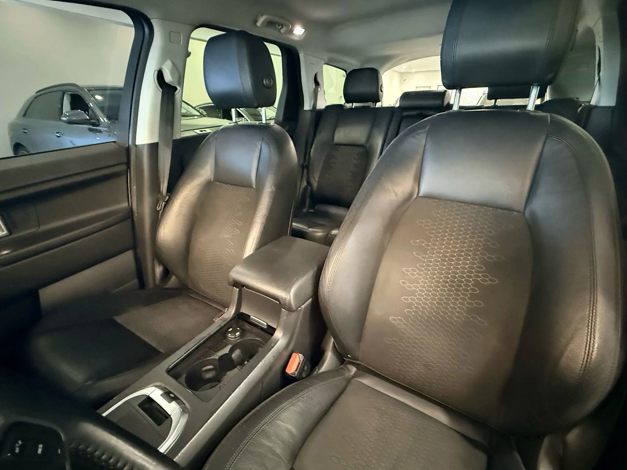 Used 2017 Land Rover Discovery Sport SE image 10