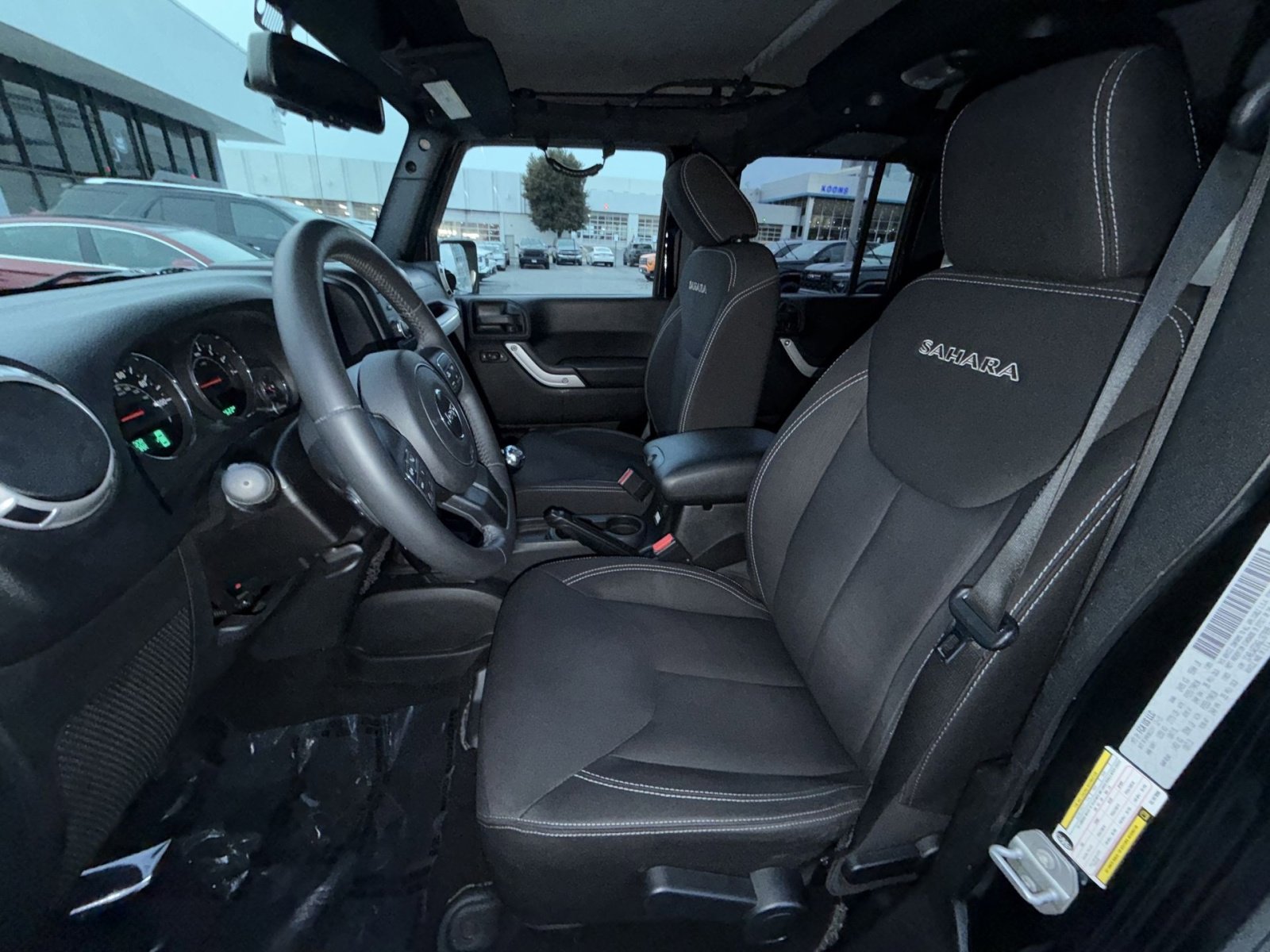 Used 2016 Jeep Wrangler Unlimited Sahara w/ Connectivity Group image 13