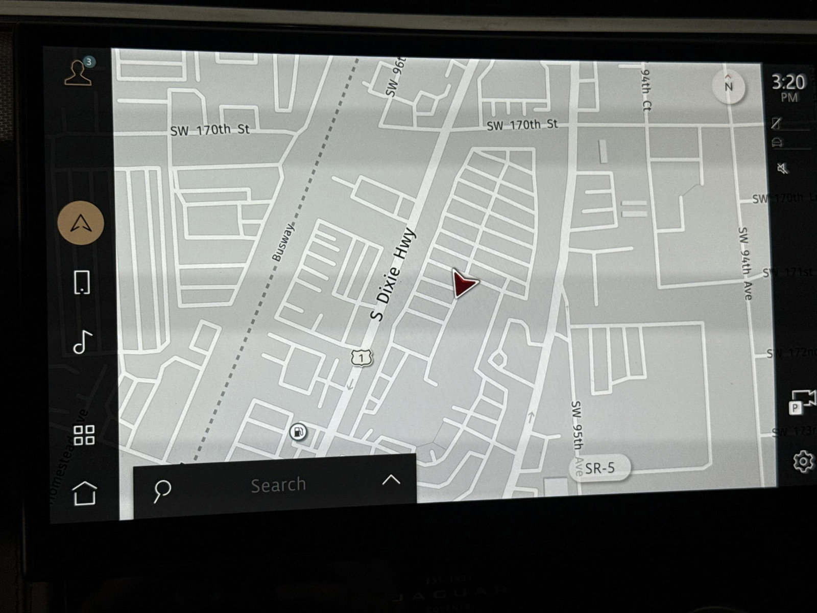 Used 2021 Jaguar F-PACE SVR image 18