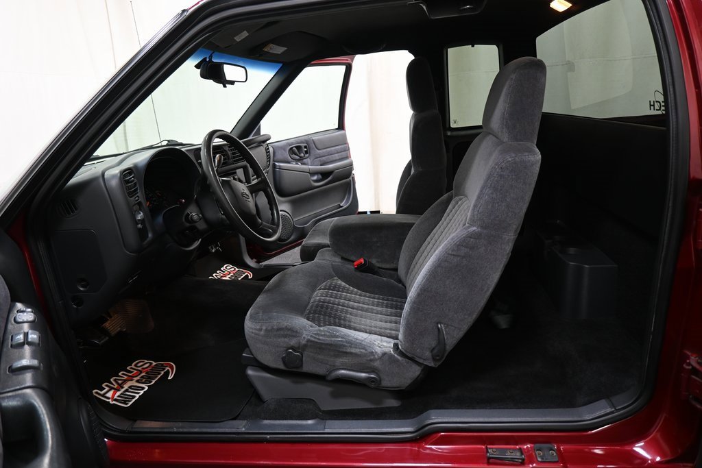 Used 2000 Chevrolet S10 Pickup LS w/ Preferred Equipment Group image 15