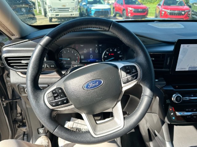 Used 2023 Ford Explorer Limited w/ Equipment Group 301A AWD/4WD image 16