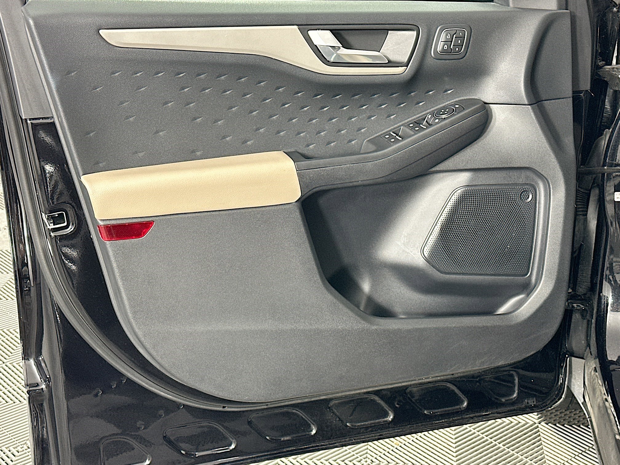 Used 2020 Ford Escape SEL image 19