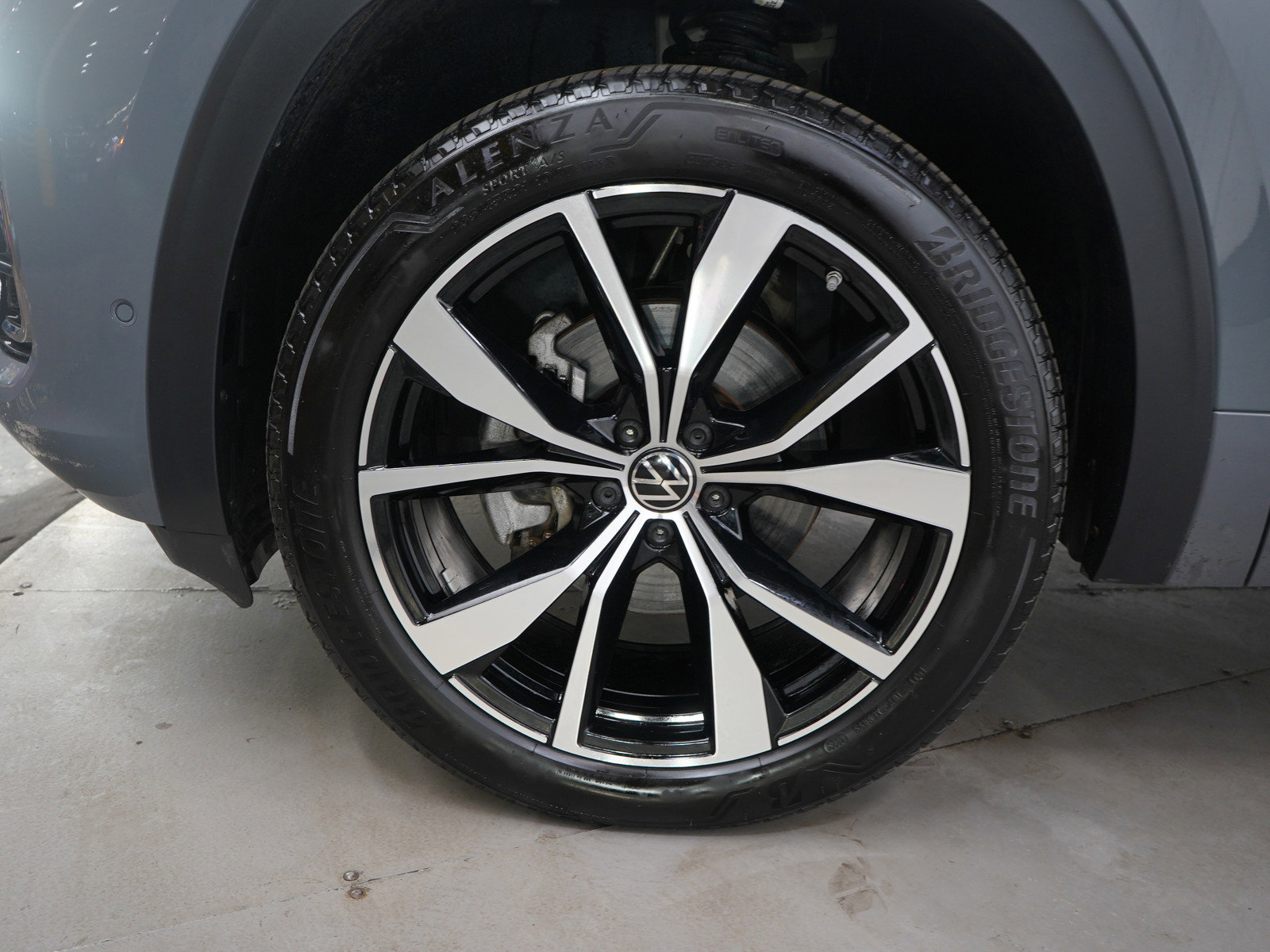 Used 2024 Volkswagen Atlas Cross Sport SEL Premium R-Line image 24