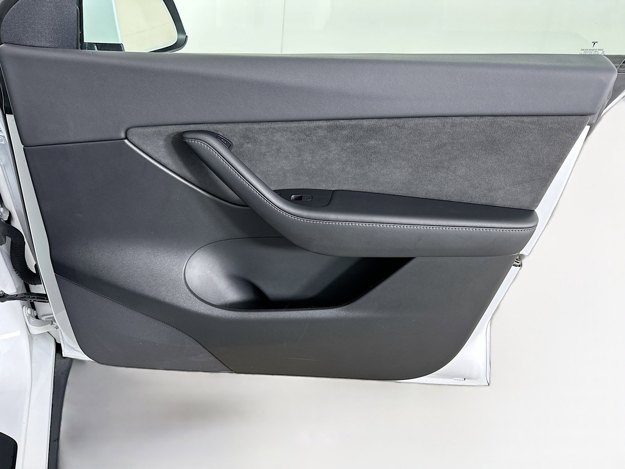 Used 2022 Tesla Model Y Long Range image 33